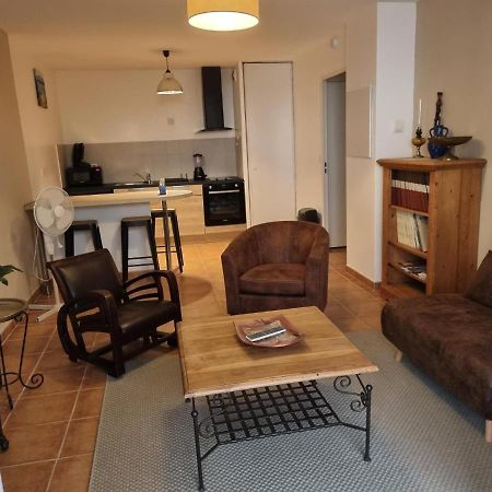 Appartement 1 Chambre Avec Piscine อูเซส ภายนอก รูปภาพ