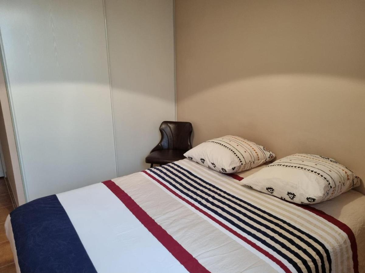 Appartement 1 Chambre Avec Piscine อูเซส ภายนอก รูปภาพ